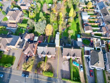 Broad Lane, Coventry - LARGE GARDEN AND NO CHAIN